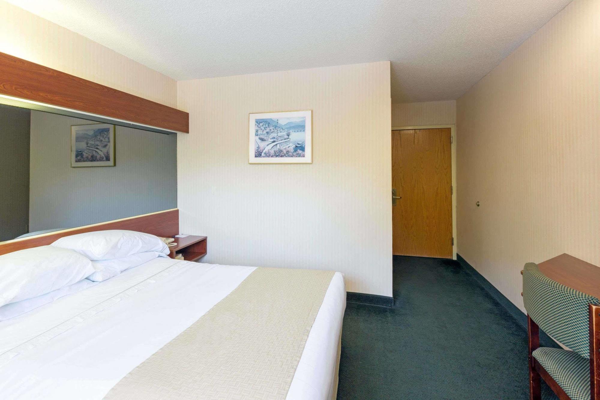 Microtel Inn & Suites By Wyndham Matthews/Charlotte מראה חיצוני תמונה