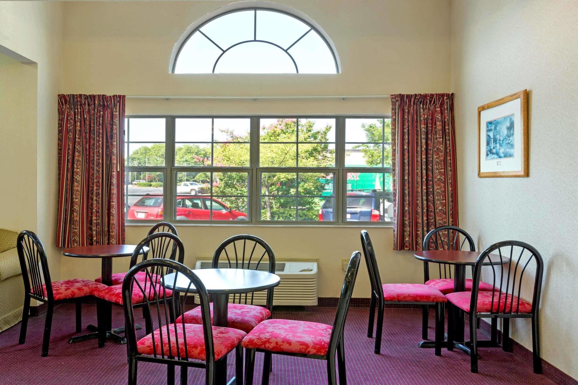 Microtel Inn & Suites By Wyndham Matthews/Charlotte מראה חיצוני תמונה