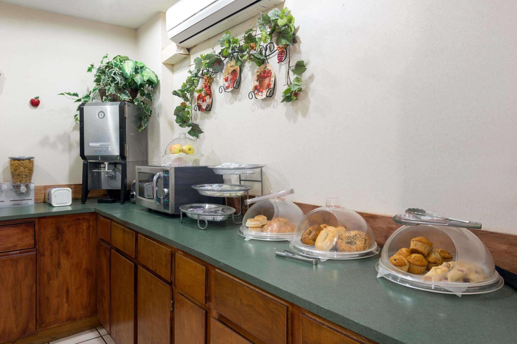 Microtel Inn & Suites By Wyndham Matthews/Charlotte מראה חיצוני תמונה